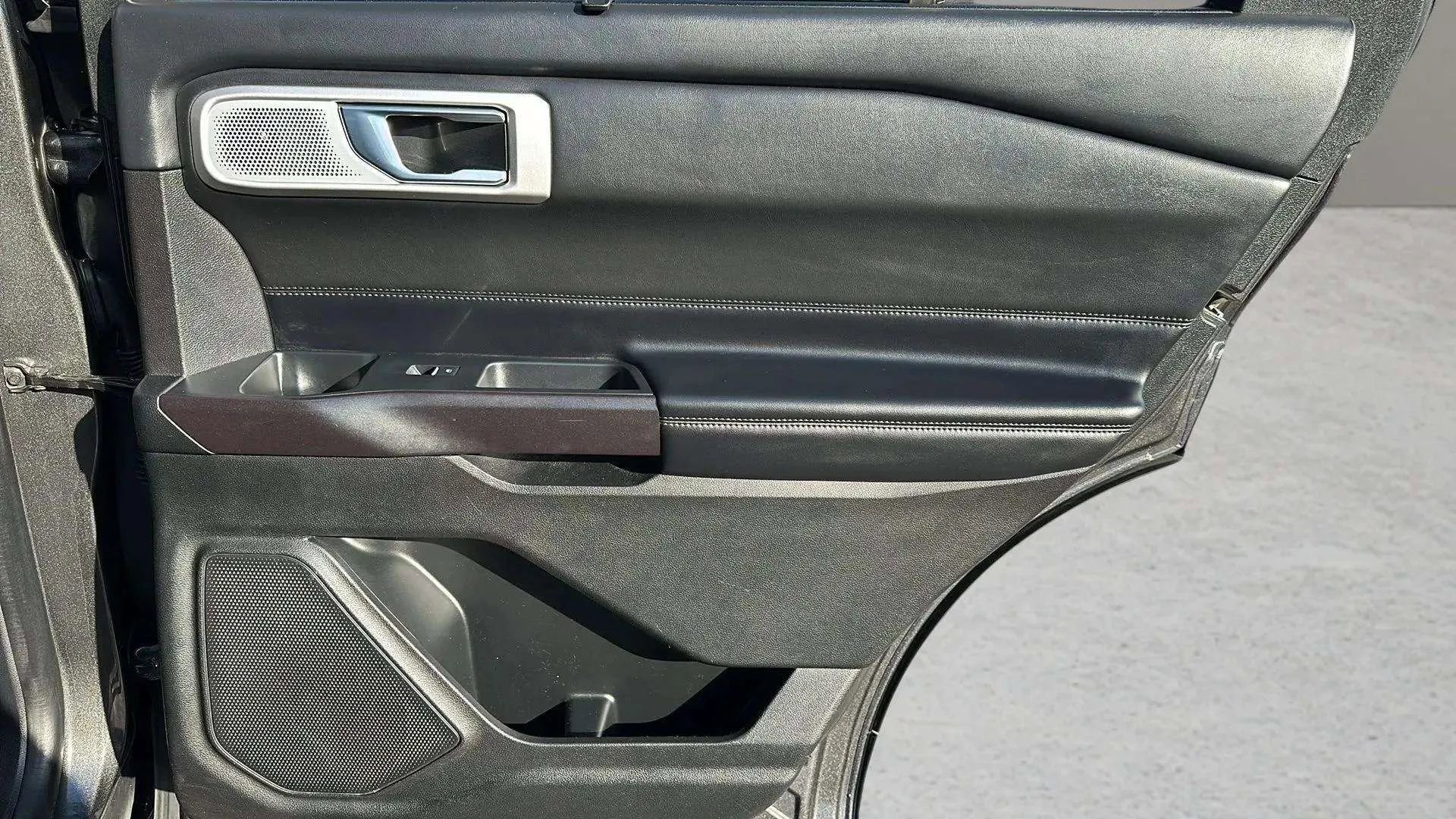 Used 2020 Ford Explorer Platinum w/ Premium Technology Package image 29