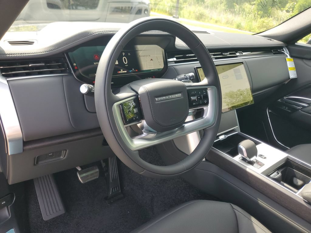 New 2026 Land Rover Range Rover Long Wheelbase SE AWD/4WD image 13