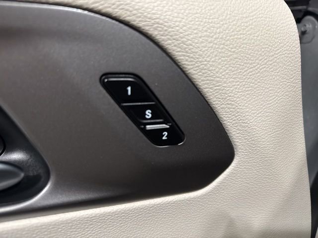 Used 2023 Chrysler Pacifica Touring-L image 5