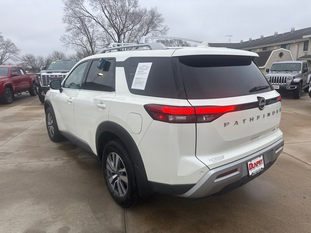 Used 2023 Nissan Pathfinder SL image 3