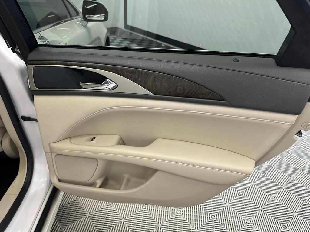 Used 2017 Lincoln MKZ Reserve FWD image 18