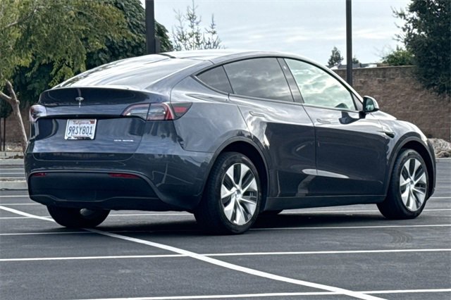 Used 2022 Tesla Model Y Long Range image 7