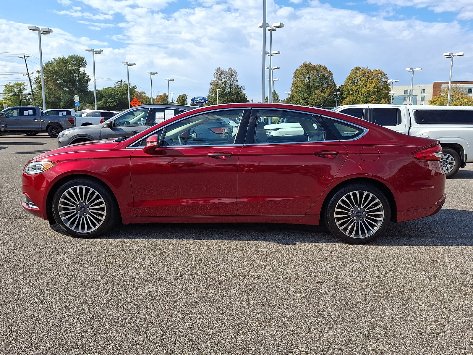 Certified 2018 Ford Fusion SE w/ Fusion SE Technology Package FWD image 6