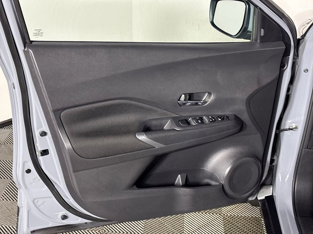 Used 2023 Nissan Kicks SV image 10