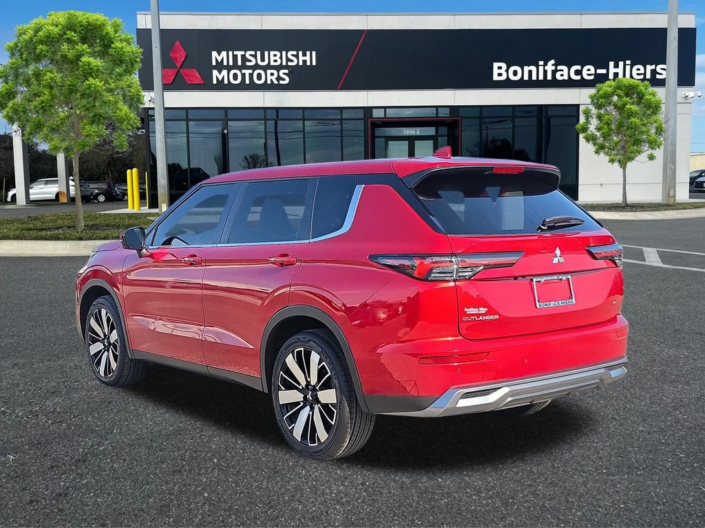 Used 2025 Mitsubishi Outlander SE FWD image 3