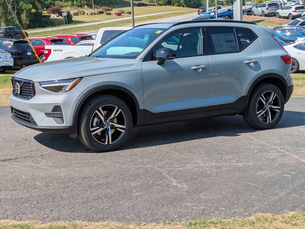 New 2026 Volvo XC40 B5 Core AWD/4WD video 2