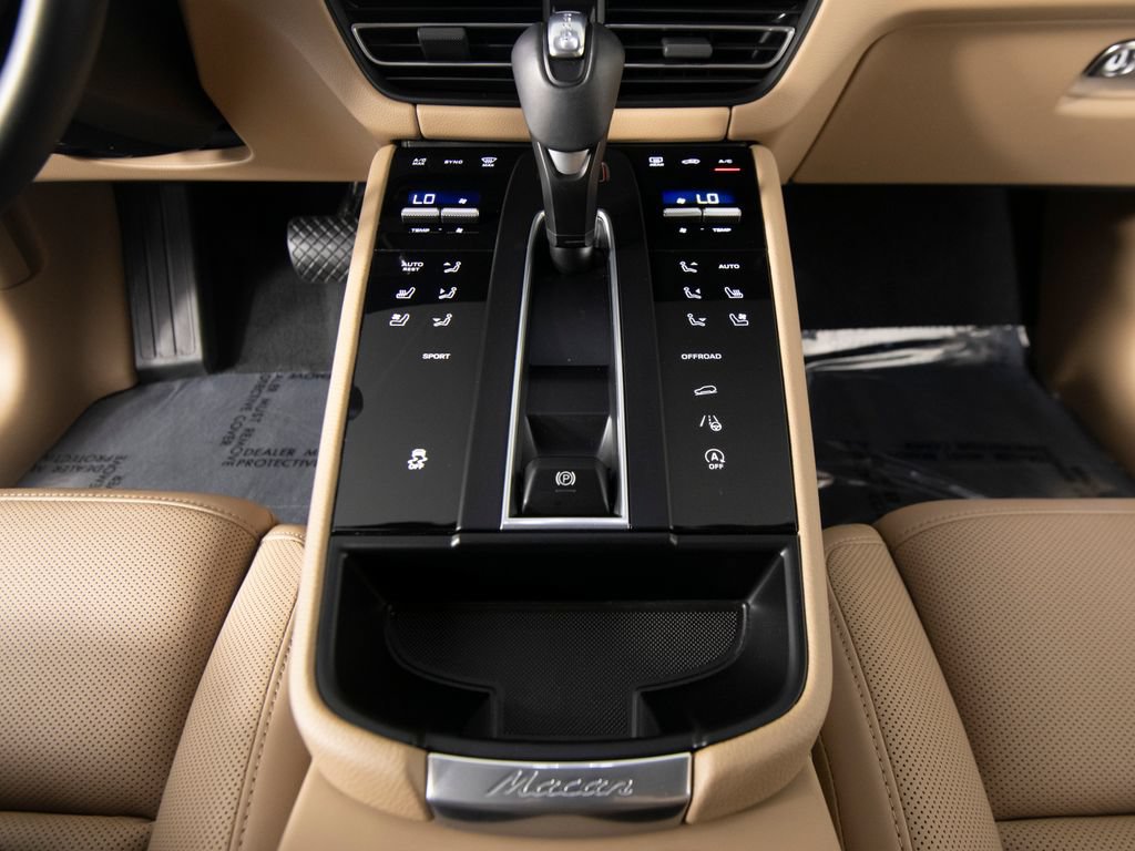 Certified 2026 Porsche Macan AWD/4WD image 27
