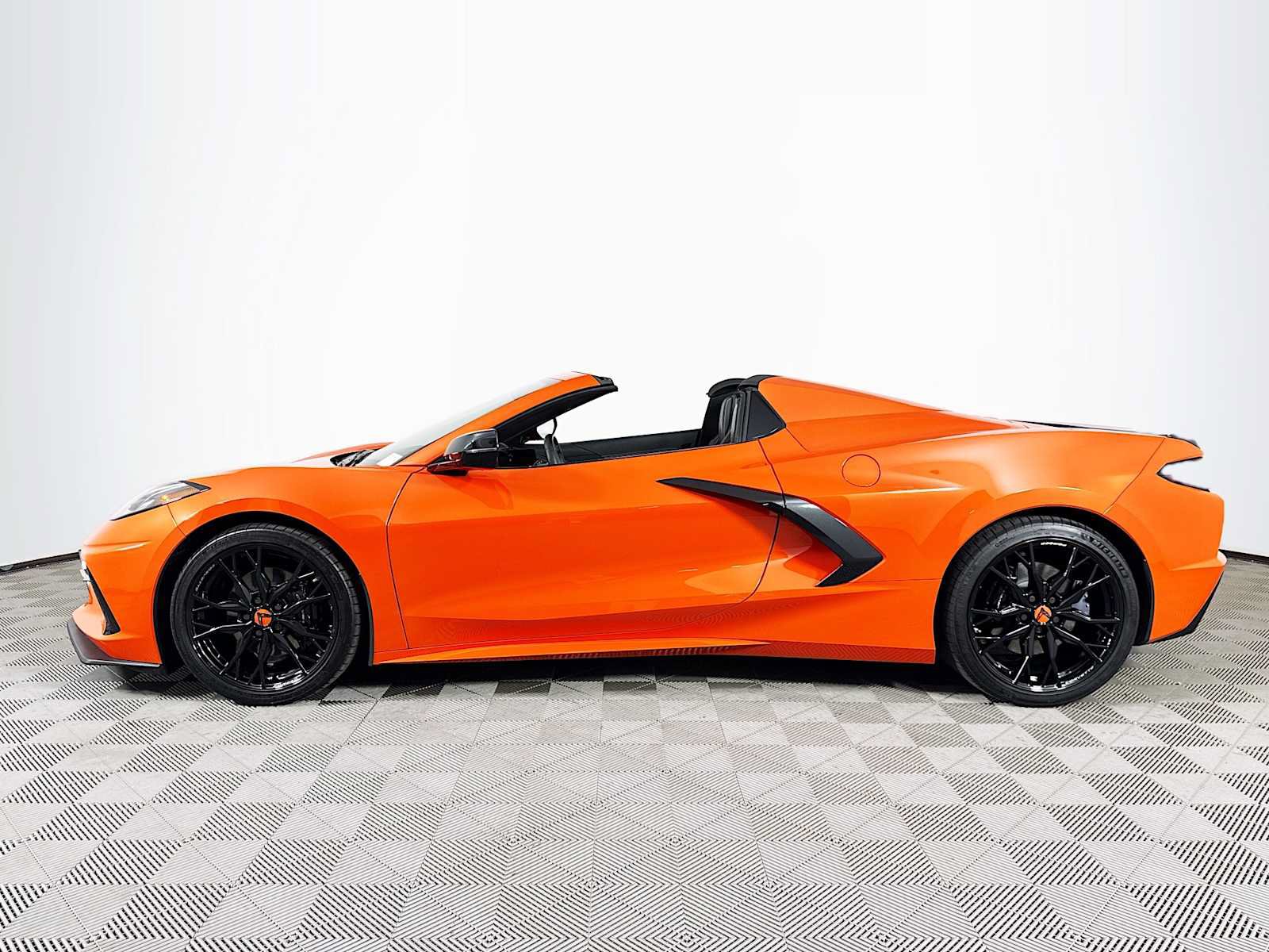 Used 2025 Chevrolet Corvette Stingray Convertible w/ 1LT RWD image 8