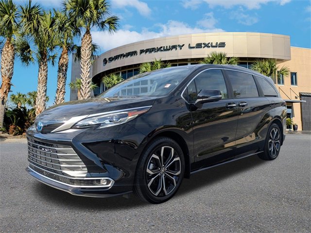 Used 2025 Toyota Sienna Platinum image 9