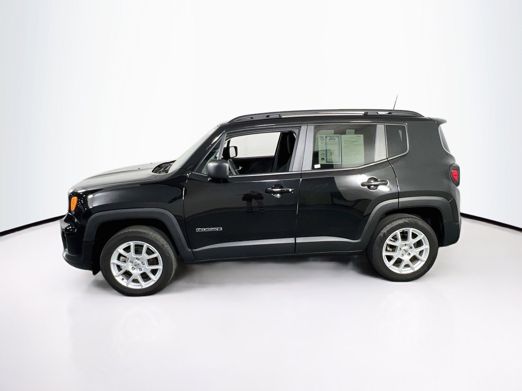 Used 2022 Jeep Renegade Latitude AWD/4WD image 8