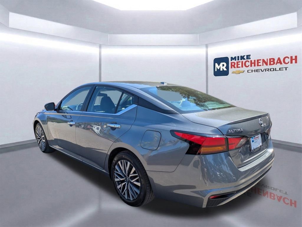 Used 2025 Nissan Altima 2.5 SV FWD image 6