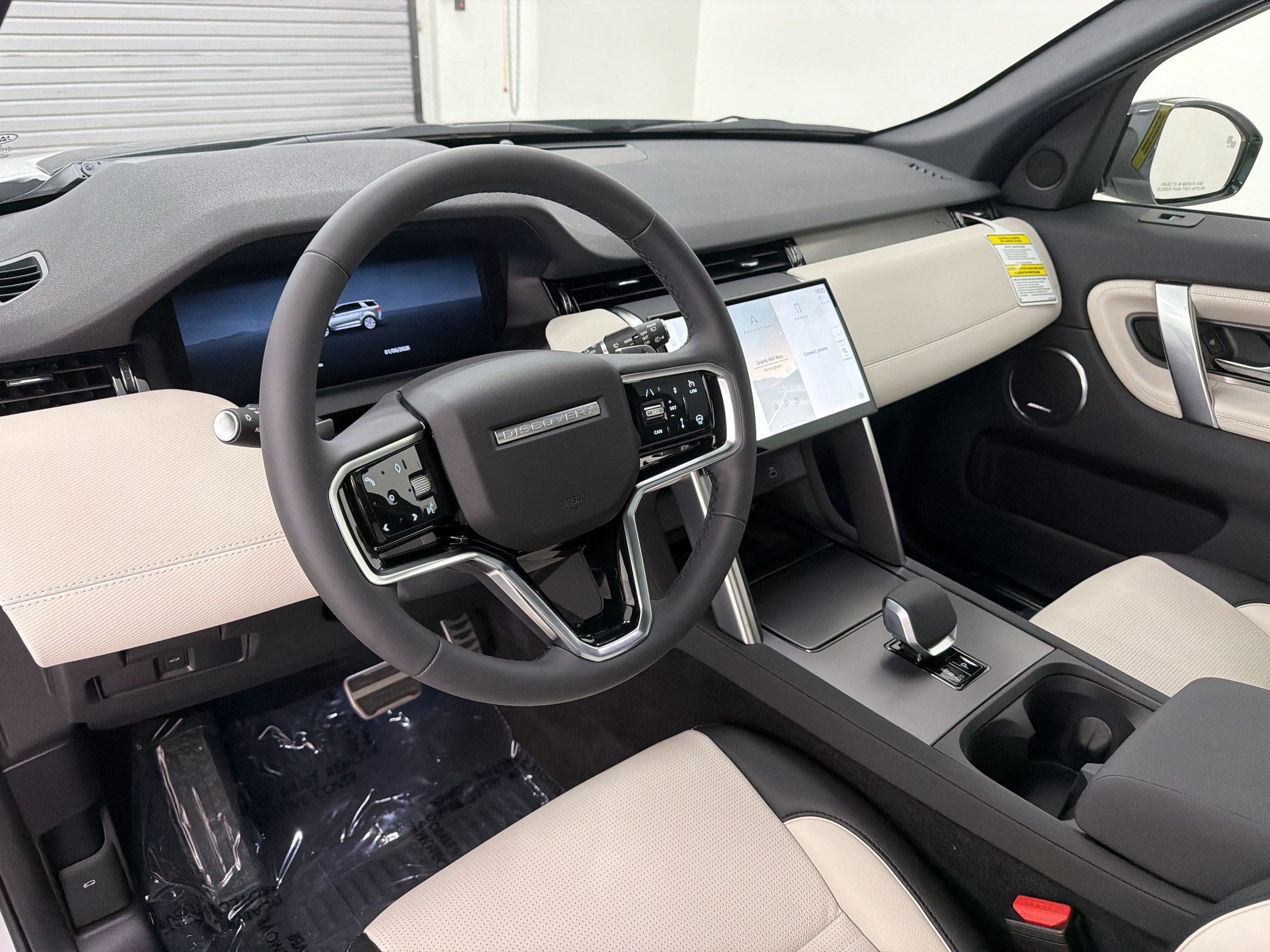 New 2026 Land Rover Discovery Sport Landmark AWD/4WD image 4