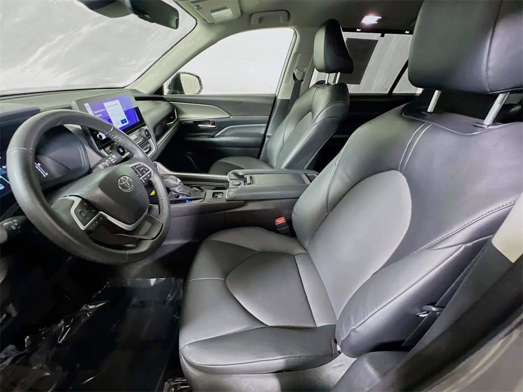 Certified 2025 Toyota Grand Highlander AWD image 18