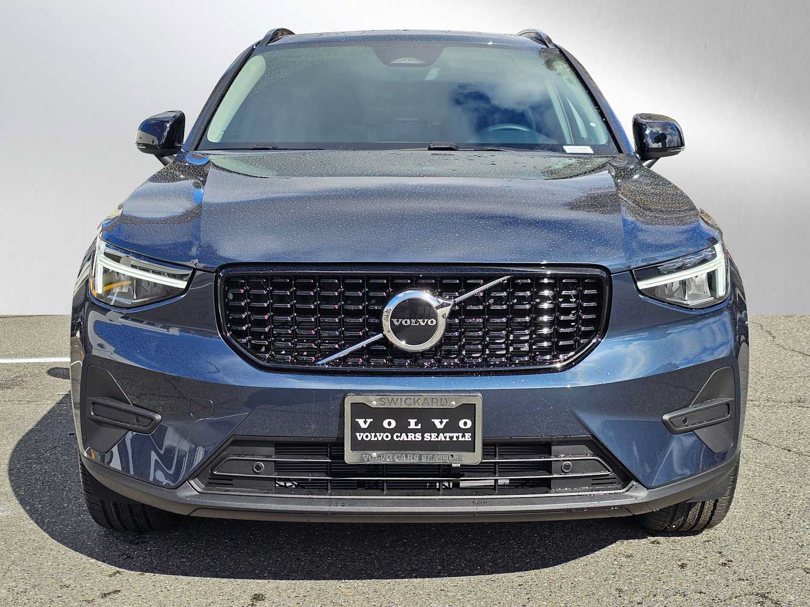 New 2026 Volvo XC40 B5 Core w/ Climate Package AWD/4WD image 8