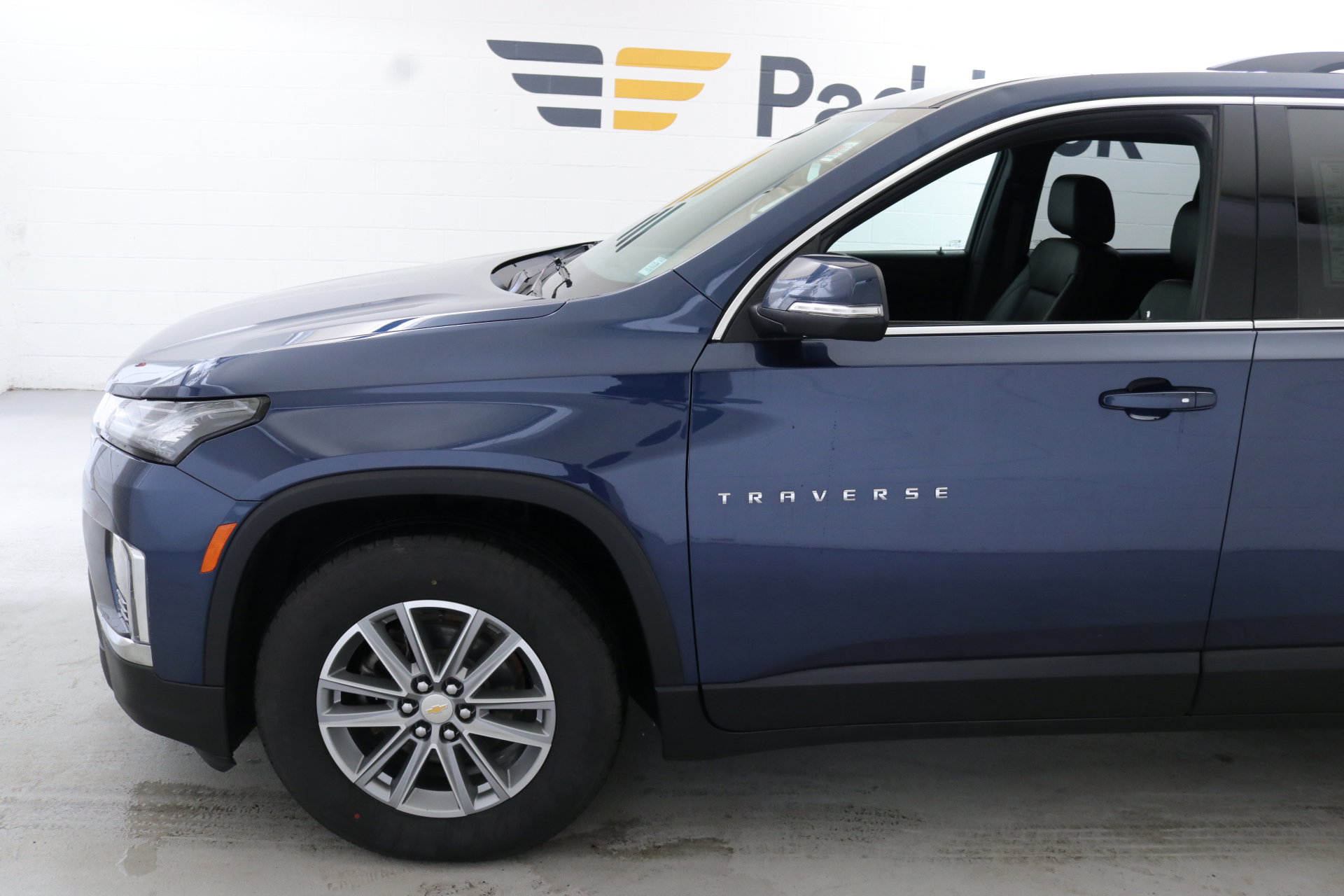 Used 2023 Chevrolet Traverse LT image 4