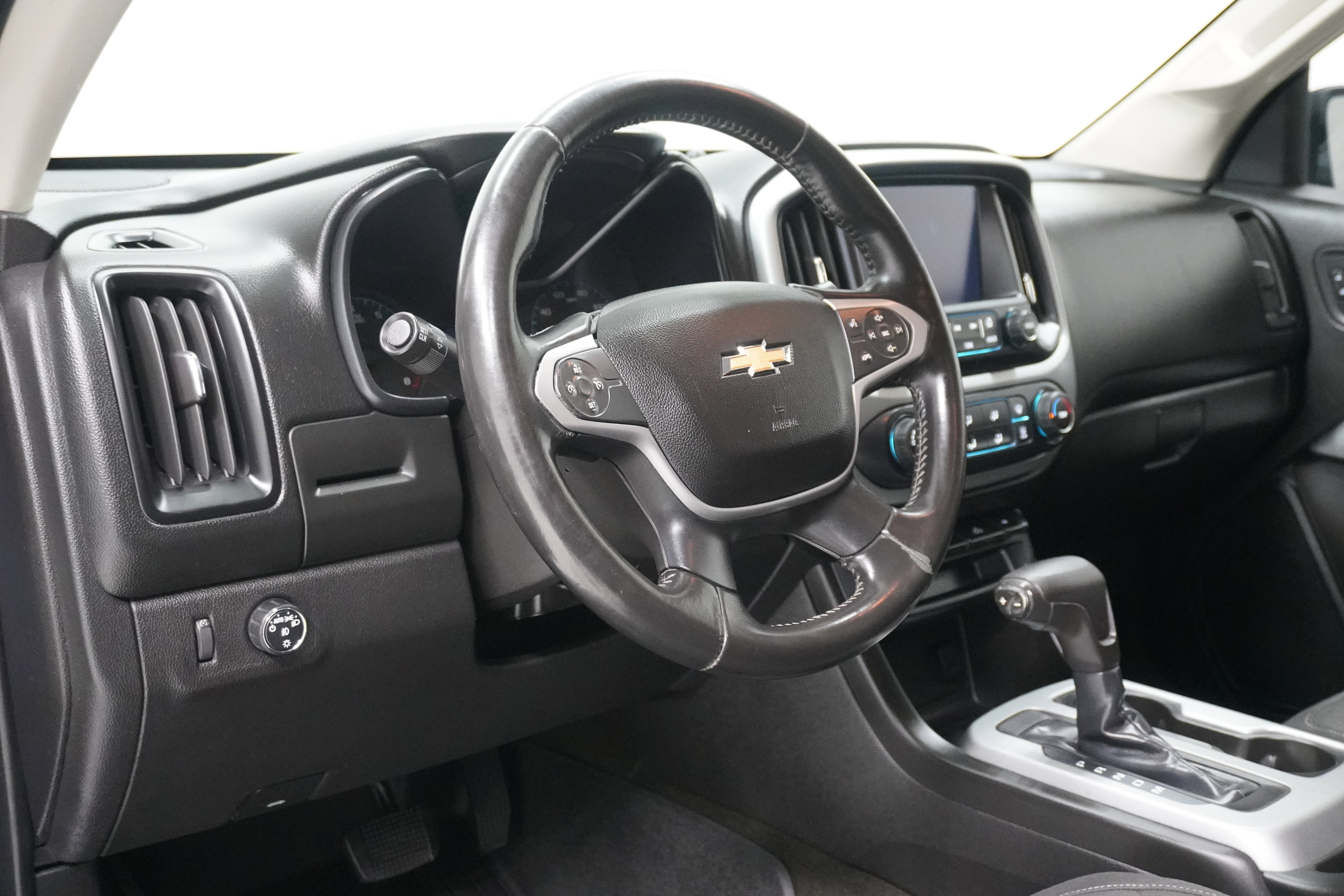 Used 2015 Chevrolet Colorado LT w/ LT Convenience Package RWD image 9