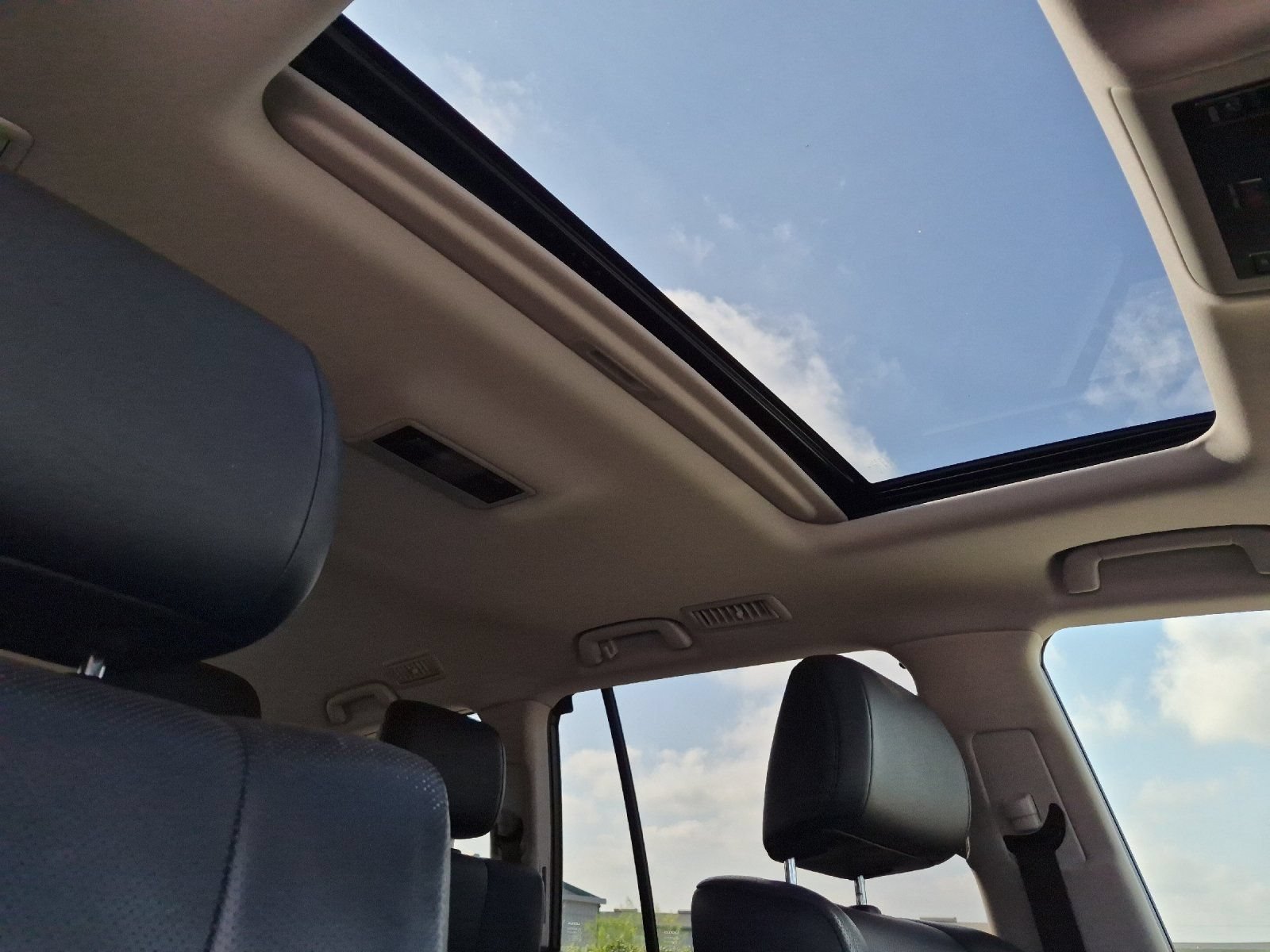 Used 2016 Lexus LX 570 4WD w/ Luxury Package image 17