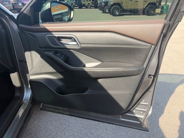 Used 2021 Nissan Rogue SL w/ Premium Package image 42