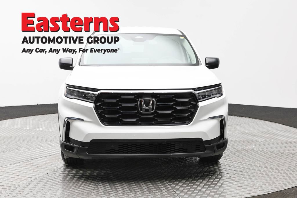 Used 2023 Honda Pilot LX image 2