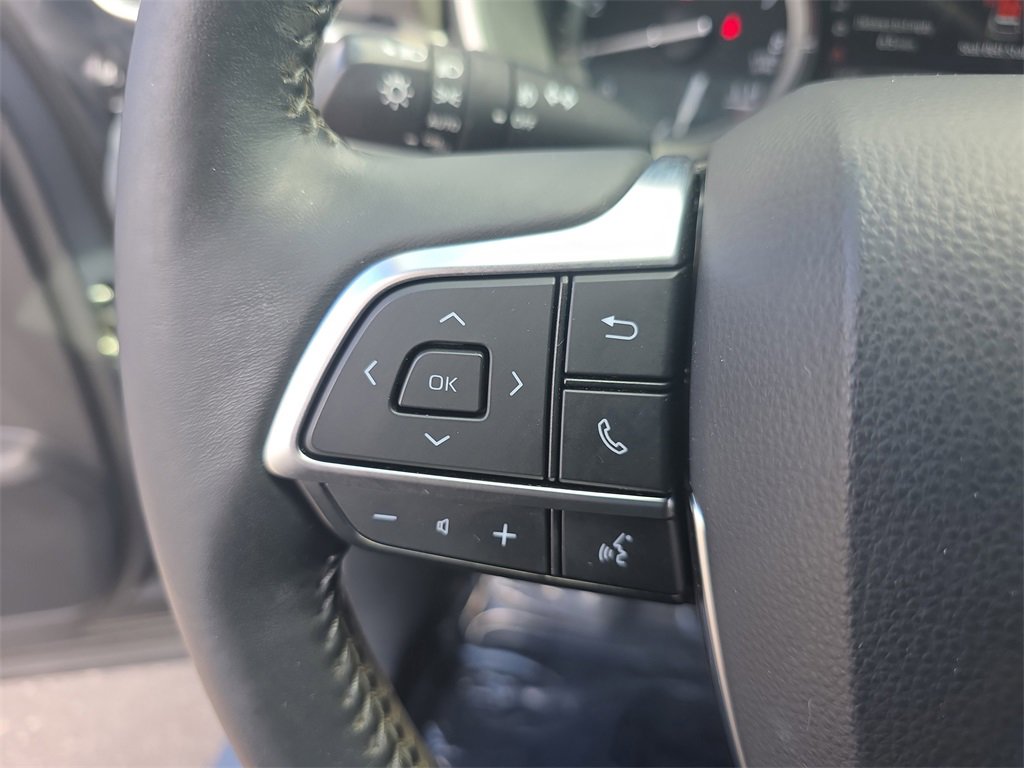Used 2021 Toyota Highlander XLE image 32