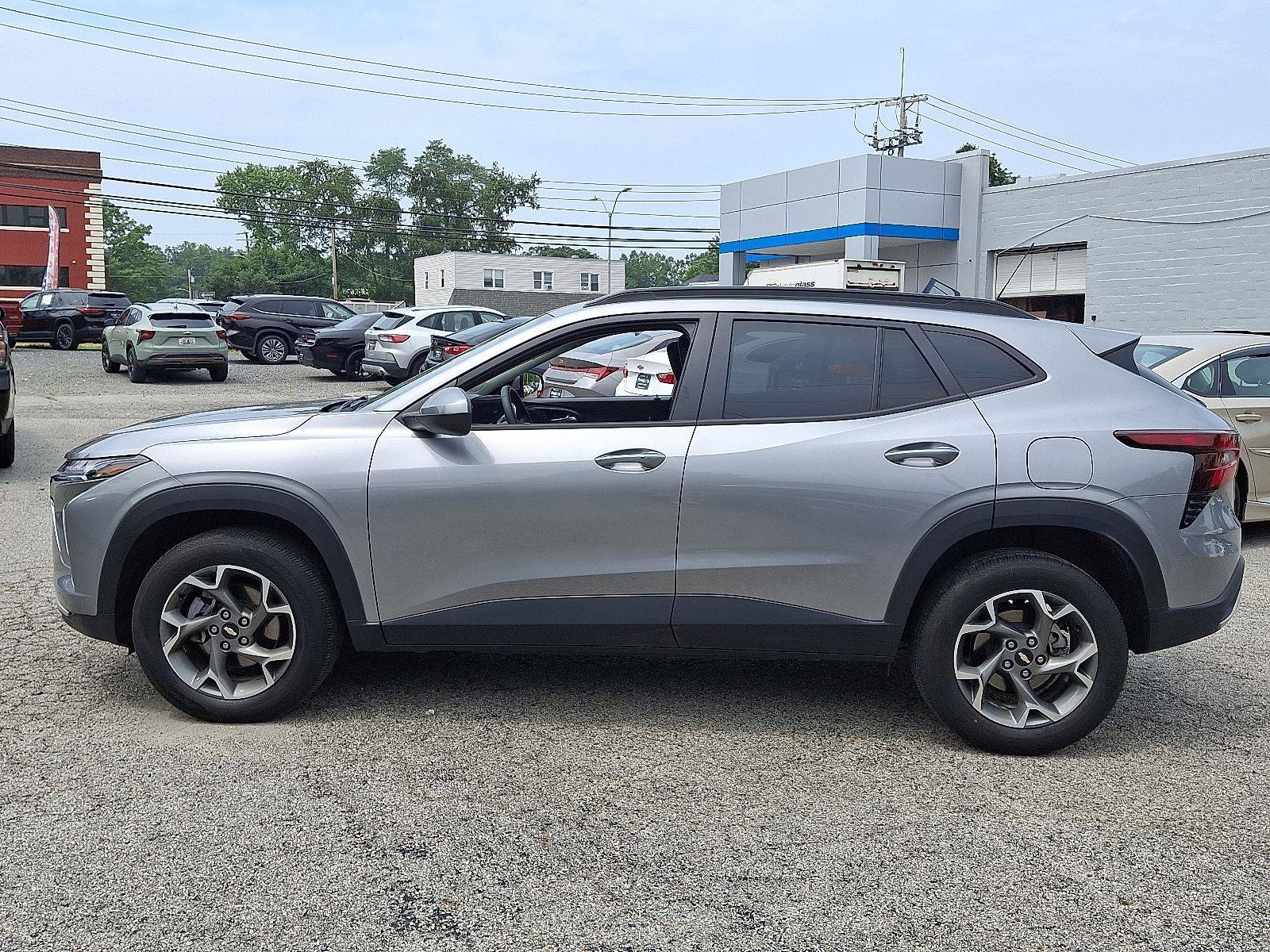 Used 2024 Chevrolet Trax LT w/ LT Convenience Package image 7