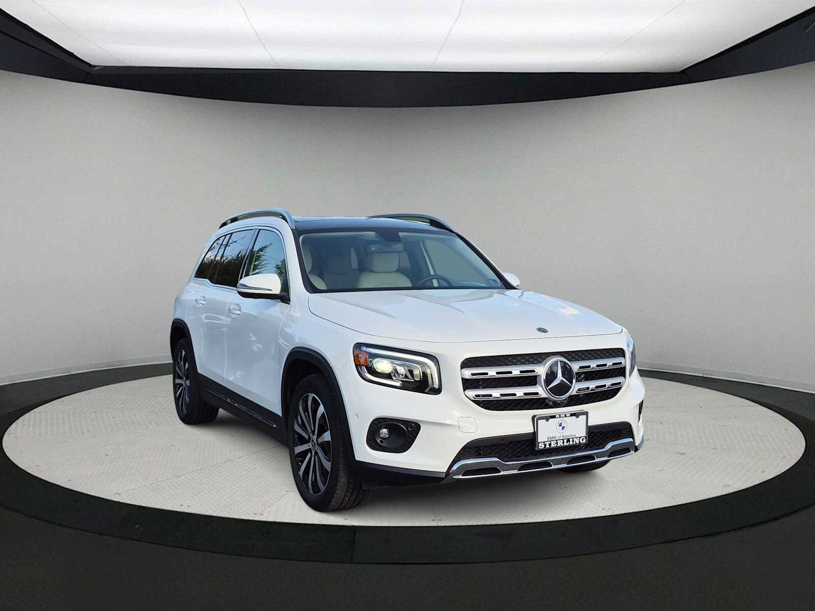 Used 2021 Mercedes-Benz GLB 250 4MATIC image 2