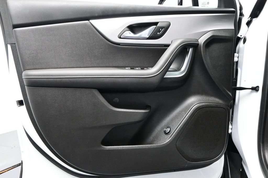 New 2025 Chevrolet Blazer LT w/ Convenience Package FWD image 13