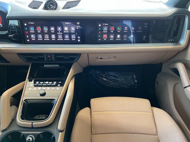 Used 2024 Porsche Cayenne Coupe image 20