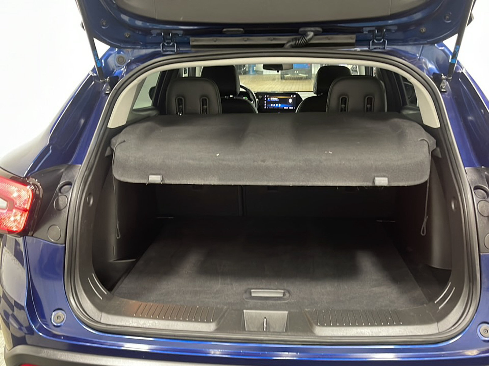 Used 2024 Chevrolet Trax LT w/ Driver Confidence Package FWD image 17