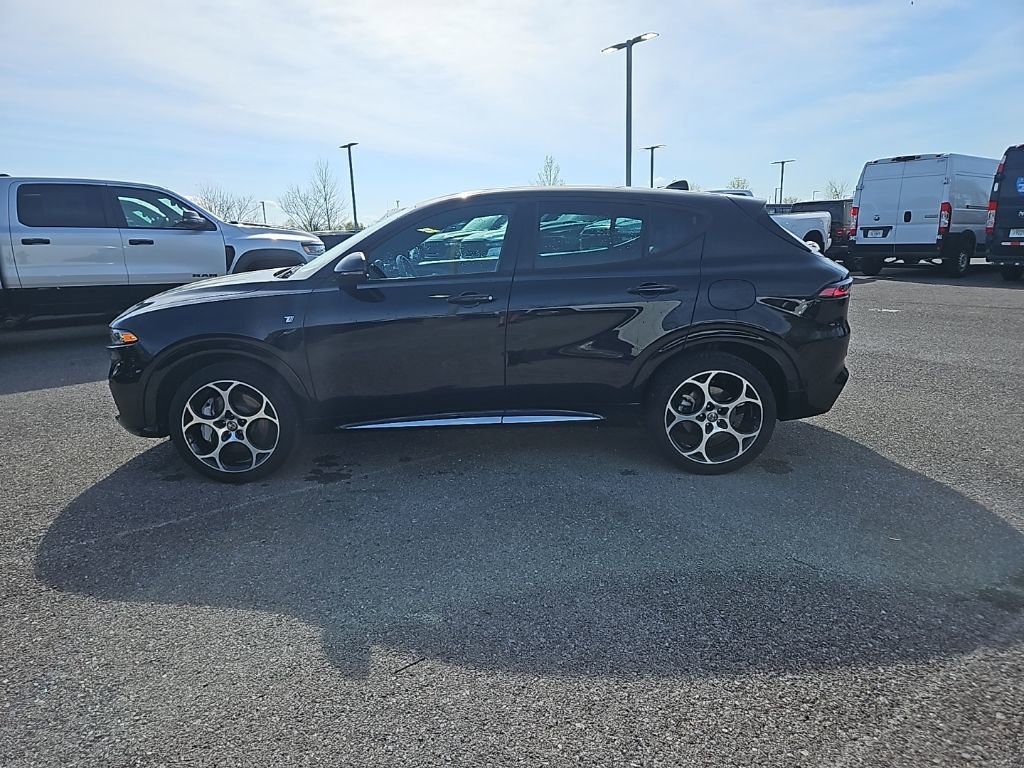 Used 2024 Alfa Romeo Tonale Ti w/ Premium Interior Package image 4