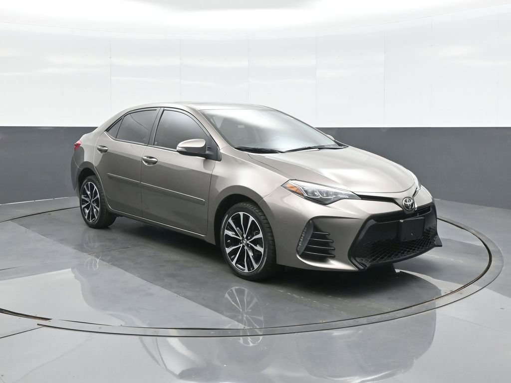 Used 2017 Toyota Corolla SE w/ SE Premium Package image 1