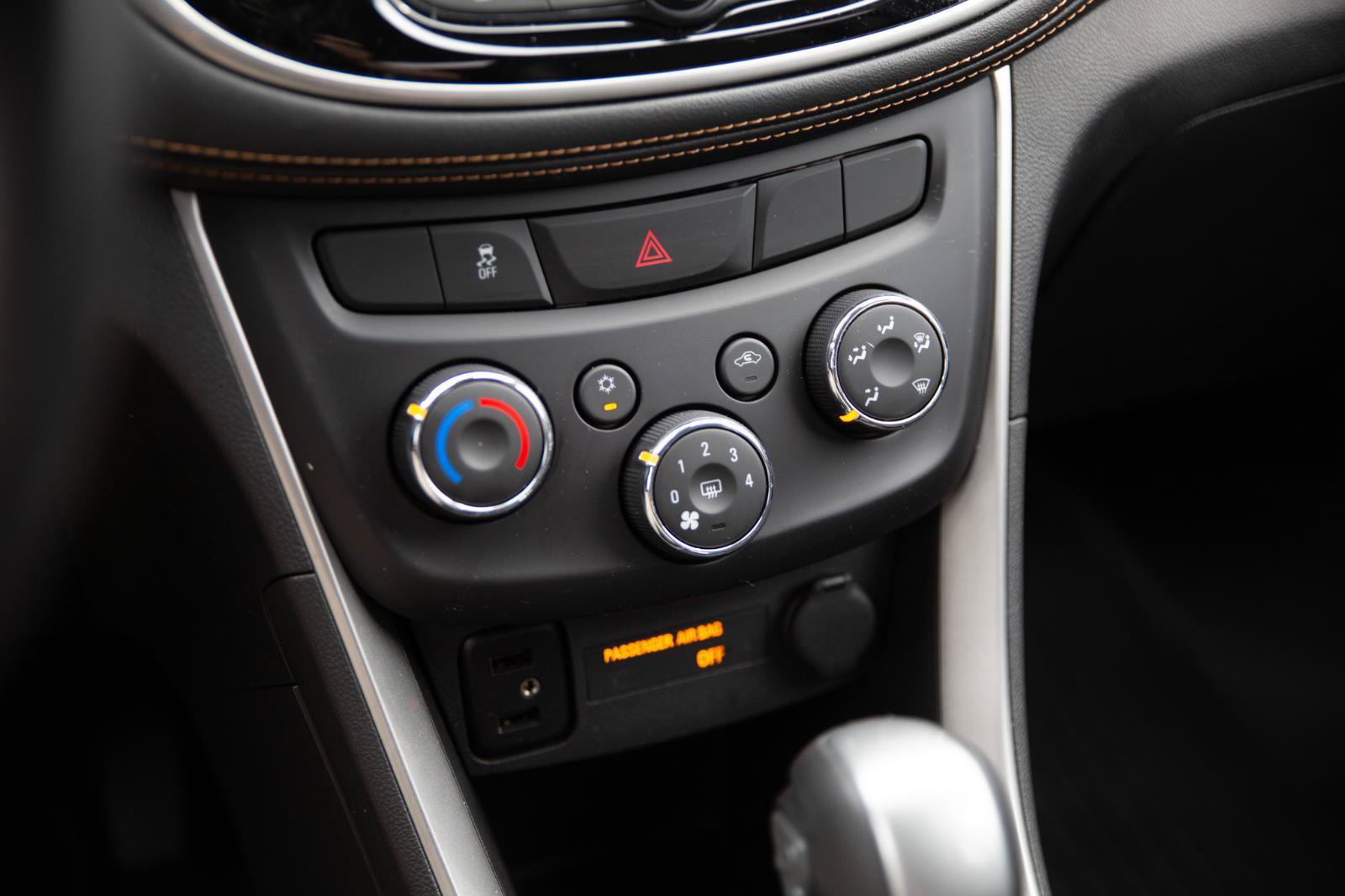 Used 2019 Chevrolet Trax LT w/ LT Convenience Package AWD/4WD image 14