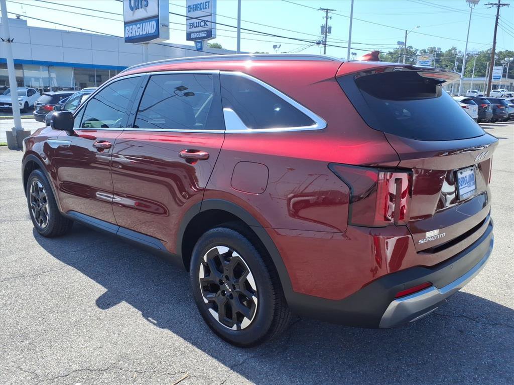 Used 2024 Kia Sorento S AWD/4WD image 7