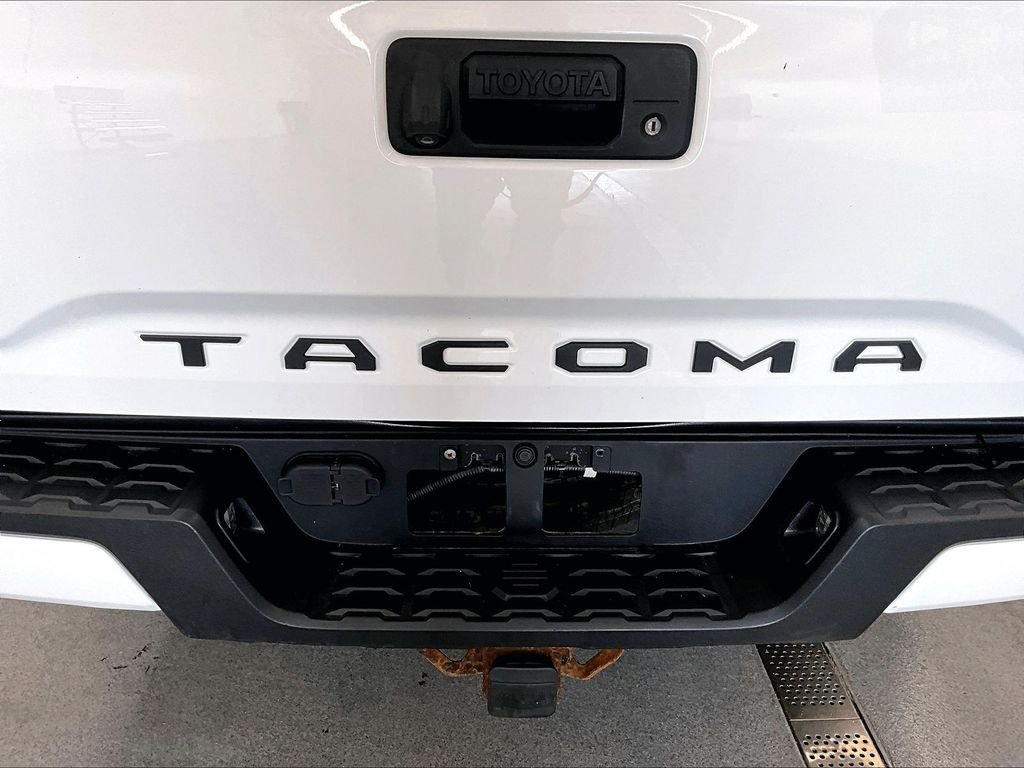 Used 2017 Toyota Tacoma TRD Sport w/ Tow Package (A/T) AWD/4WD image 26