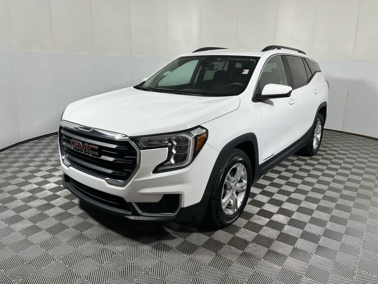 Used 2022 GMC Terrain SLE FWD image 4