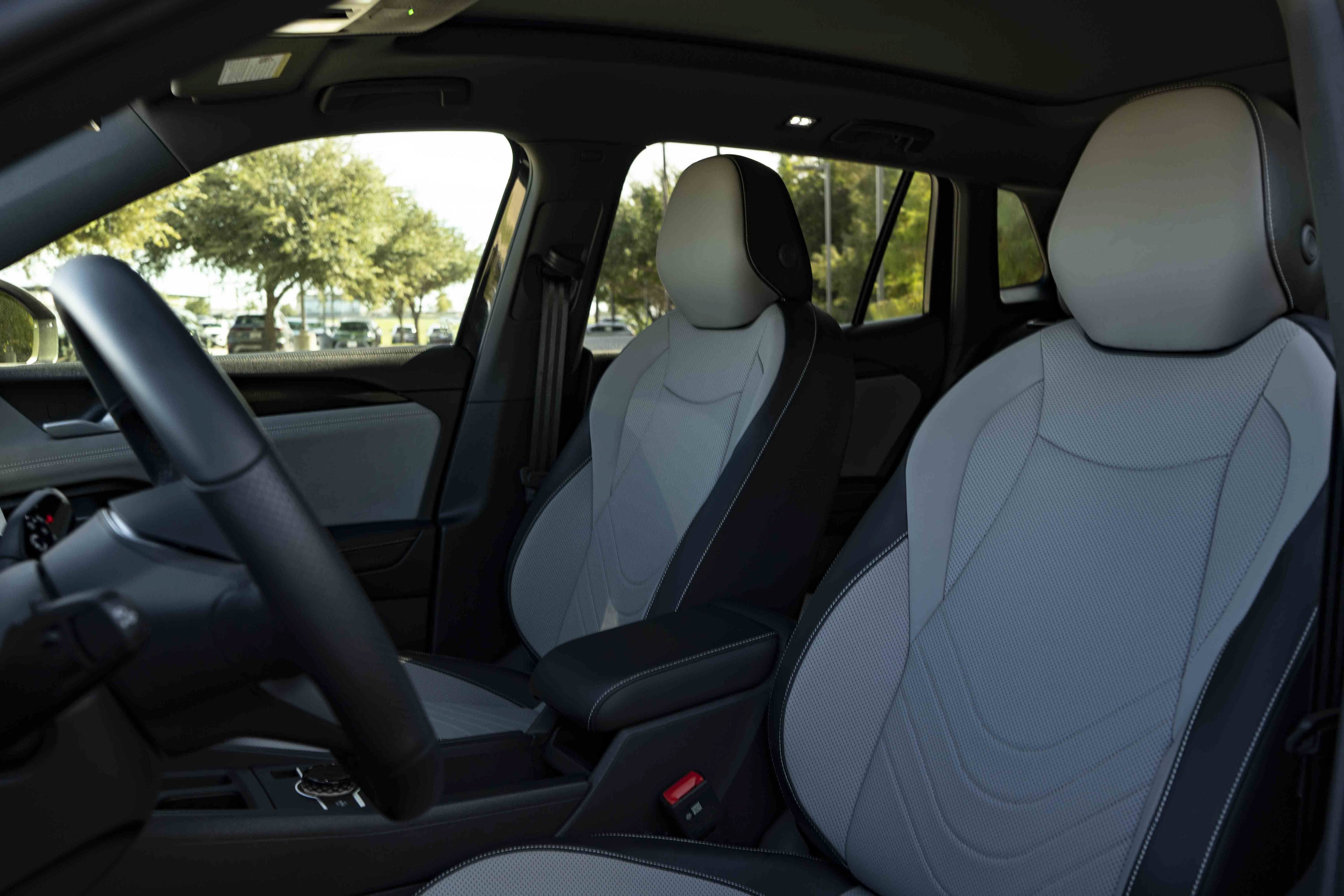Certified 2026 Volkswagen Tiguan SE R-Line FWD image 16