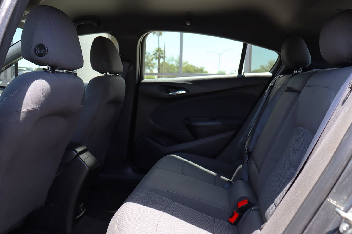 Used 2019 Chevrolet Cruze LT w/ Convenience Package FWD image 30