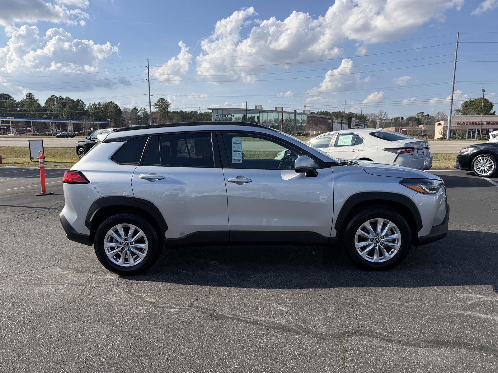 Used 2023 Toyota Corolla Cross LE image 8