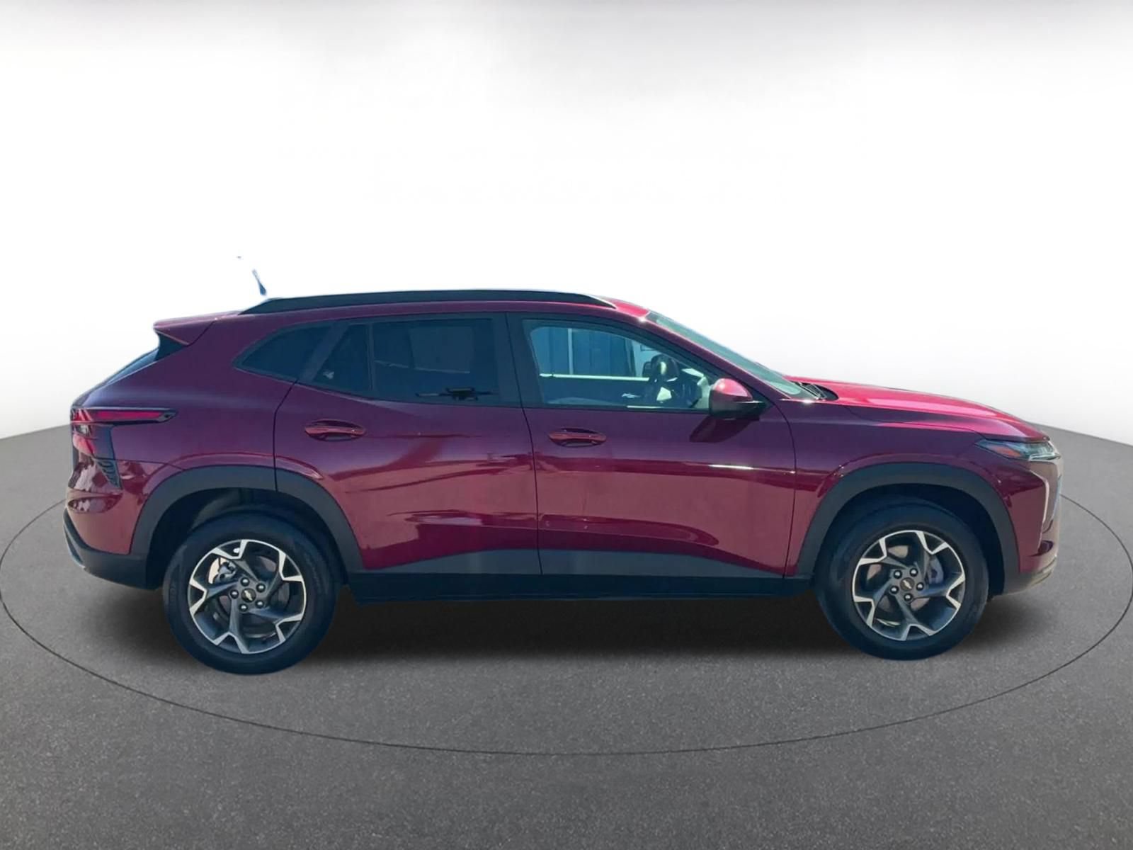 Used 2025 Chevrolet Trax LT FWD image 15