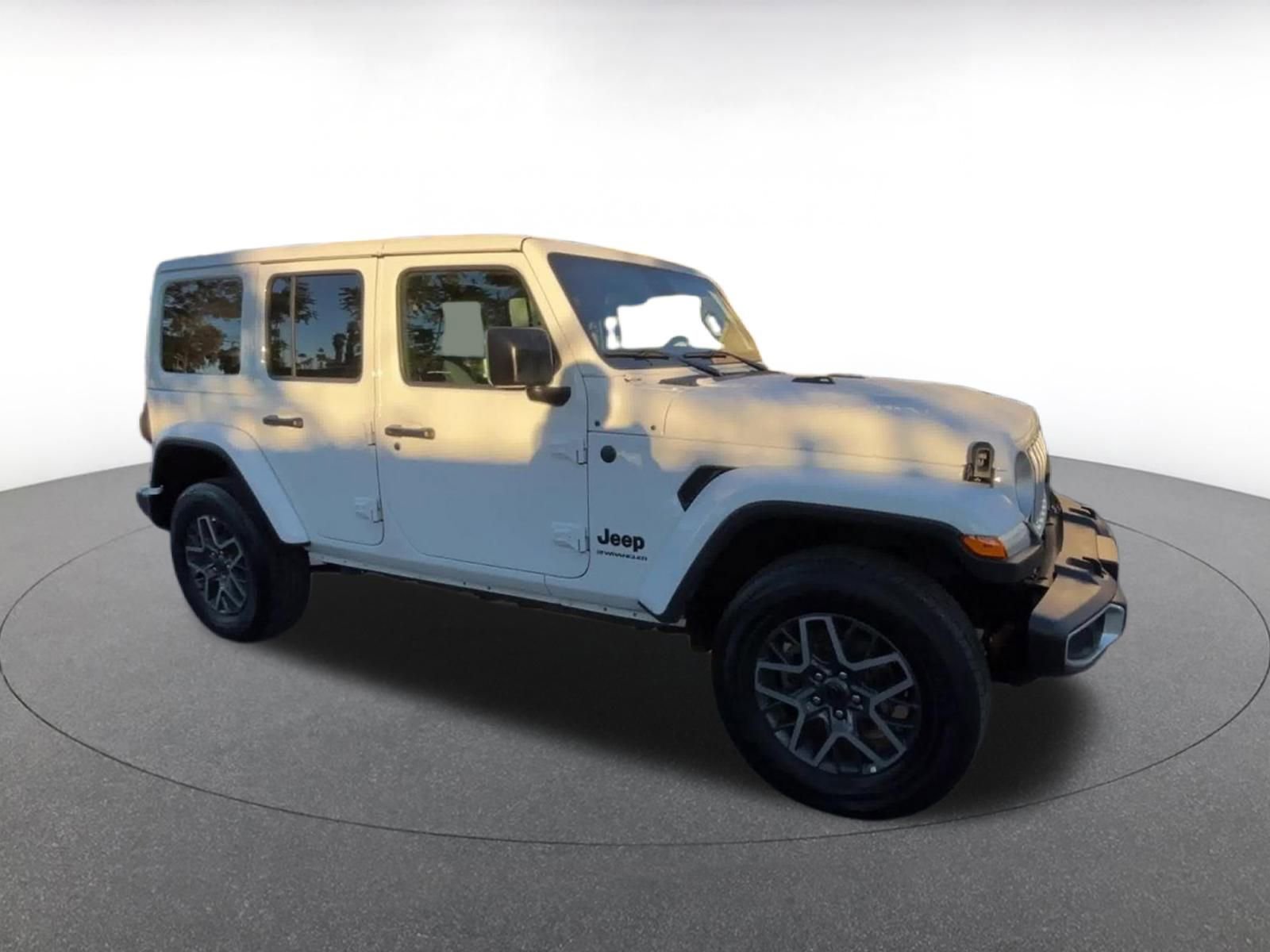 Used 2025 Jeep Wrangler Sahara image 2
