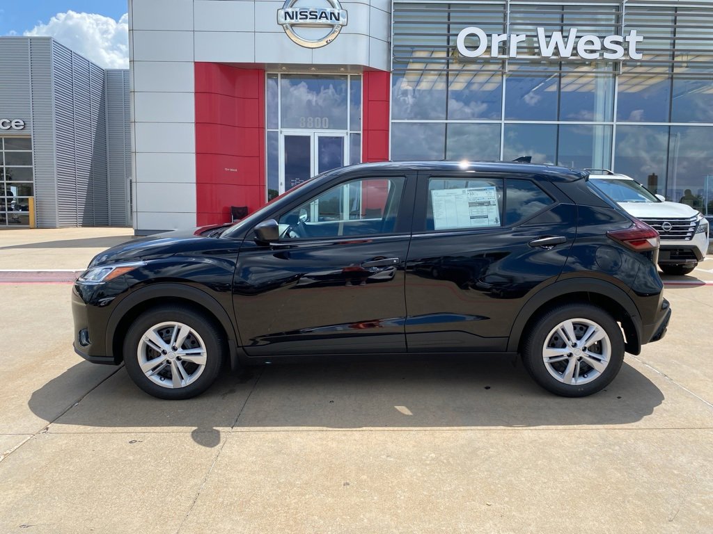 New 2025 Nissan Kicks Play S image 2