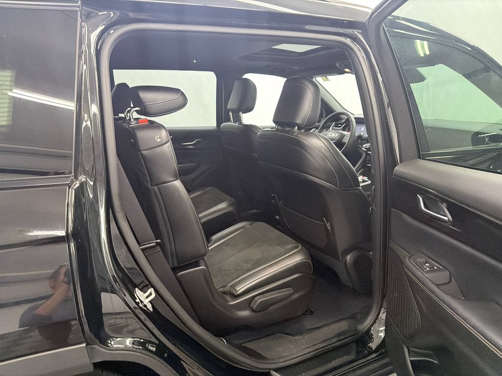 Used 2023 Jeep Grand Cherokee L Laredo RWD image 16