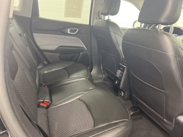 Used 2022 Jeep Compass Latitude image 21