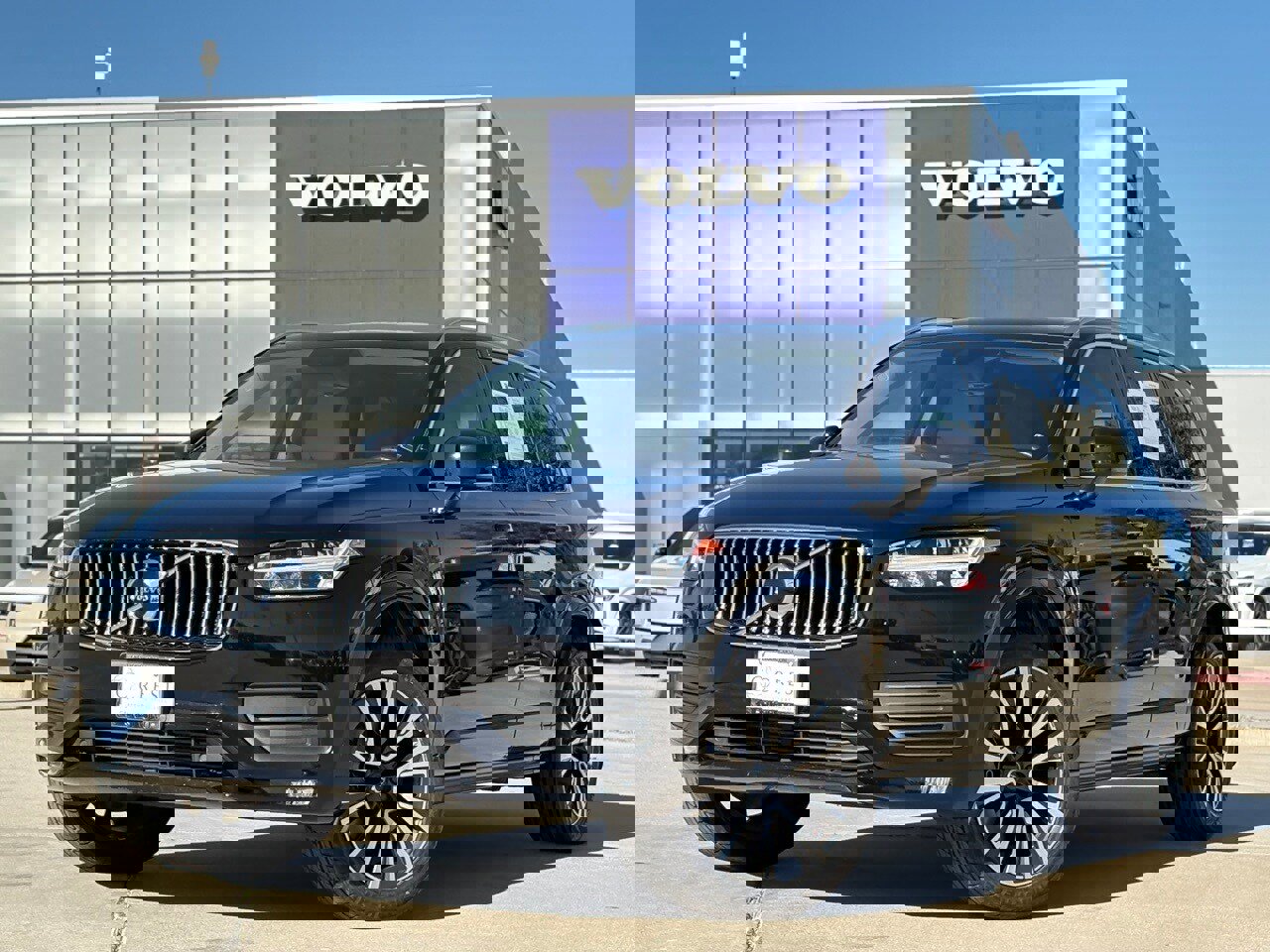 Used 2020 Volvo XC90 T6 Momentum image 1