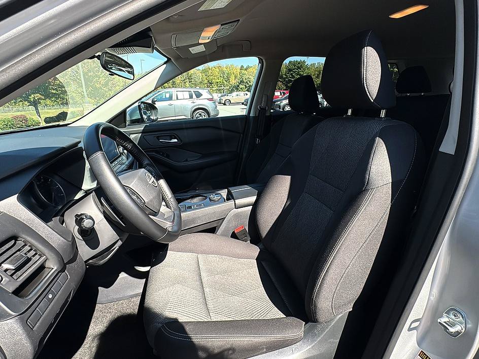 Certified 2025 Nissan Rogue SV AWD/4WD image 14