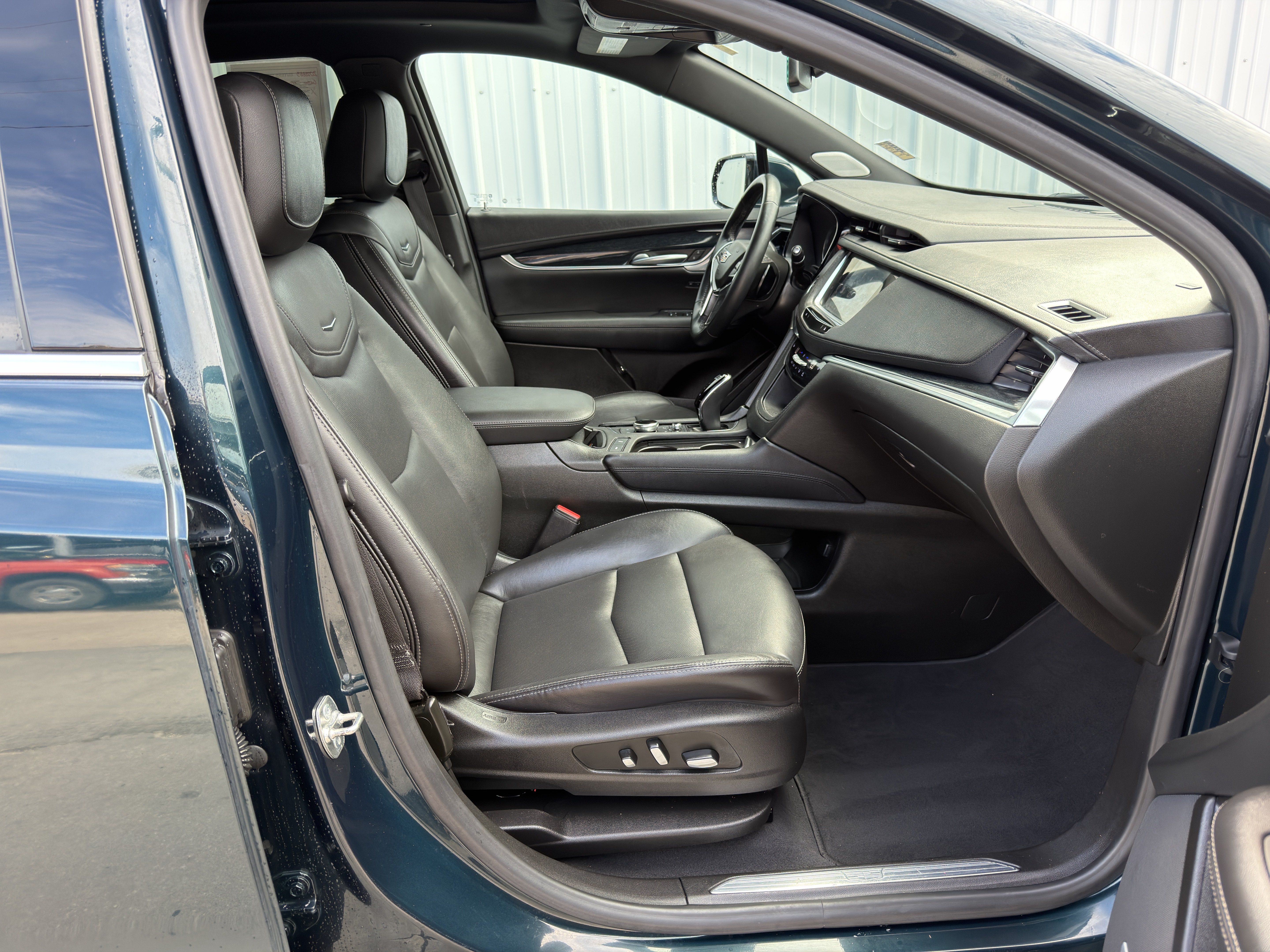 Certified 2025 Cadillac XT5 Premium Luxury AWD/4WD image 19