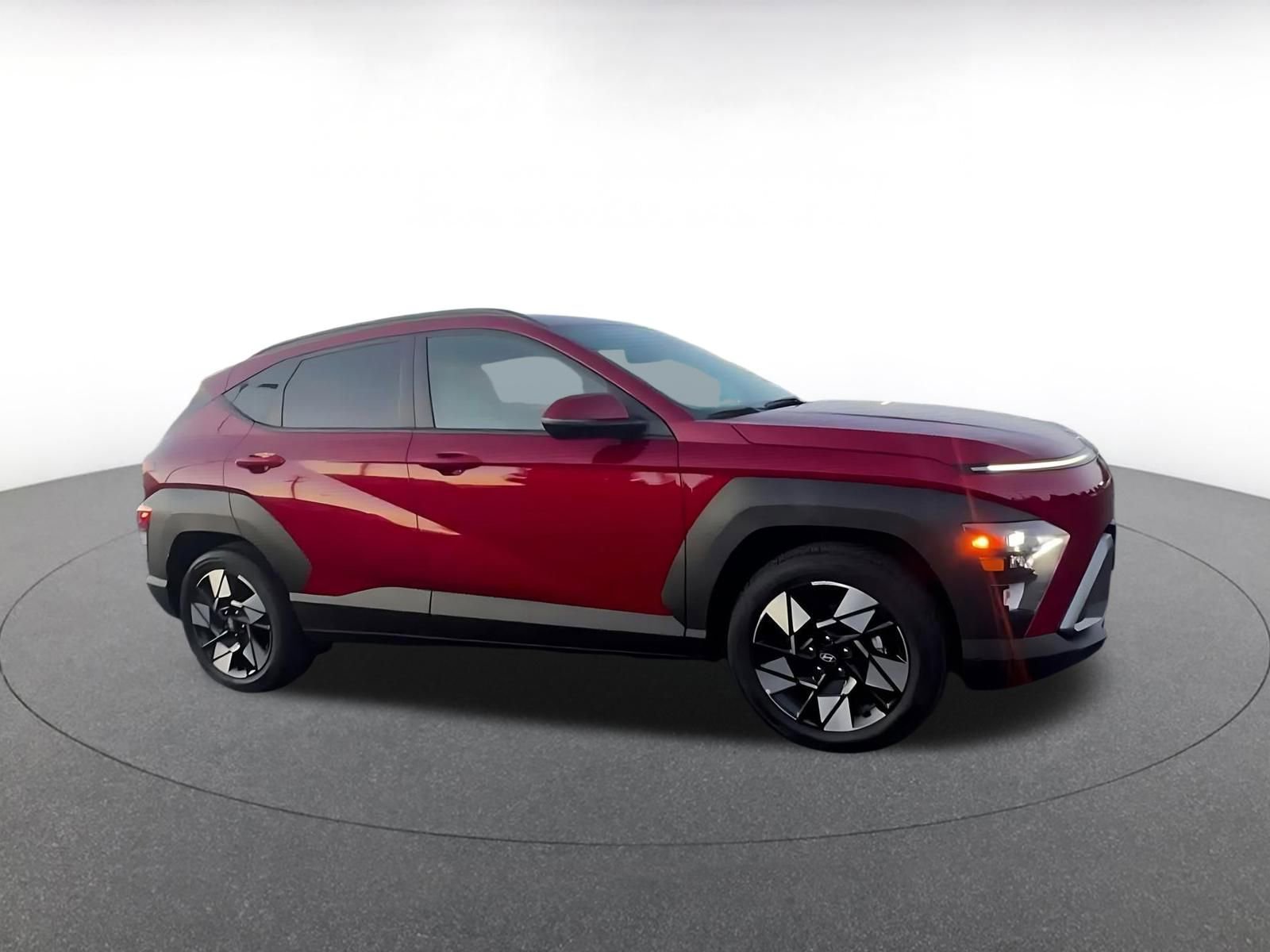 Used 2025 Hyundai Kona SEL image 2
