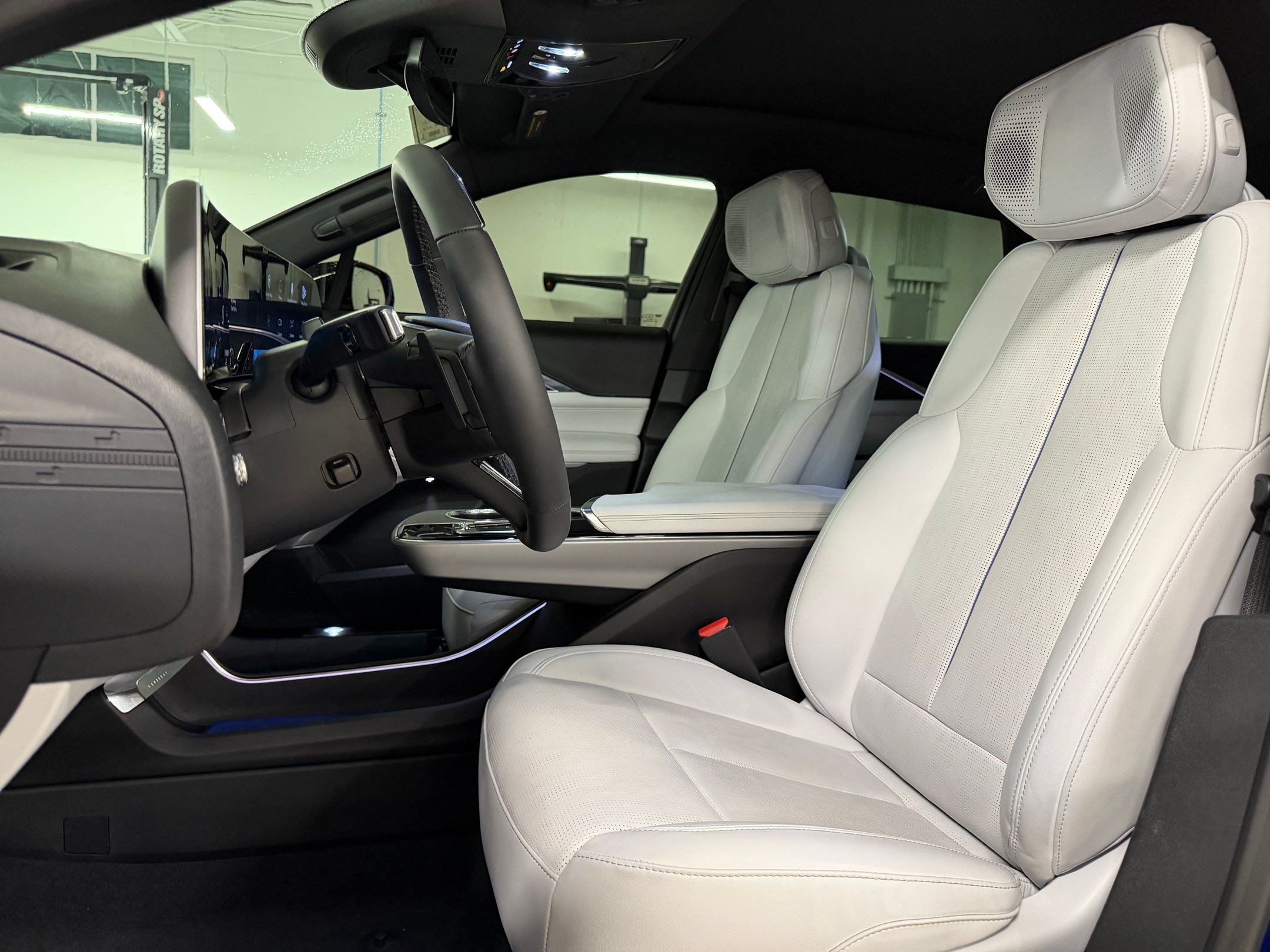 Certified 2024 Cadillac Lyriq Sport RWD image 5