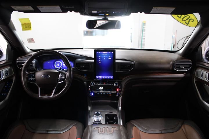 Used 2022 Ford Explorer King Ranch w/ Technology Package image 2