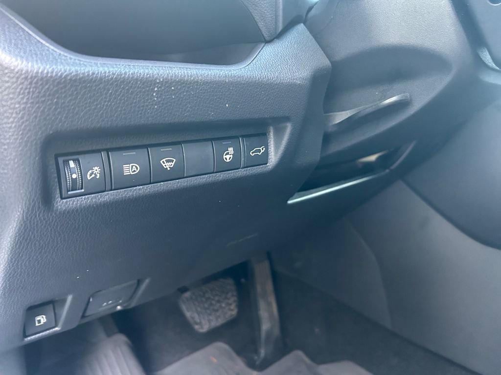 Used 2022 Toyota RAV4 SE image 21